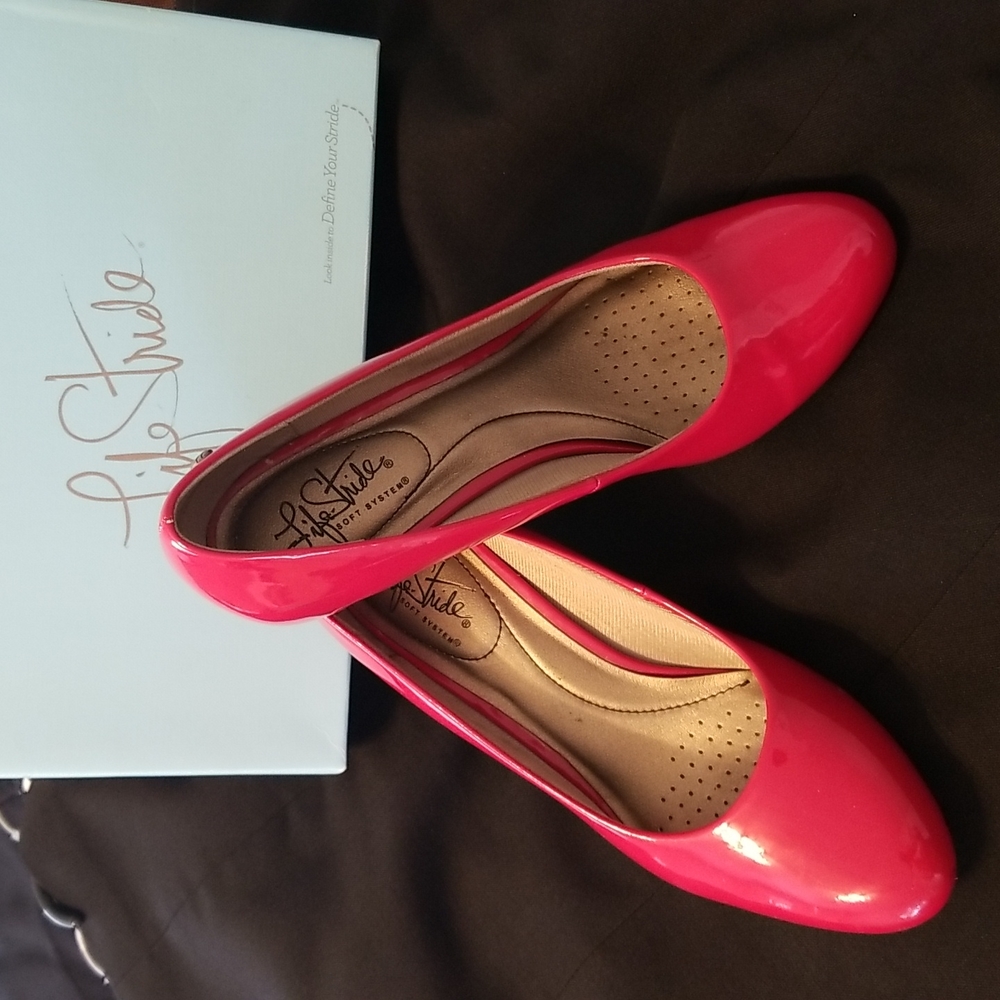 LifeStride SOFT SYSTEM RED GEM PATENT LEATHER SHOES SIZE 8M
